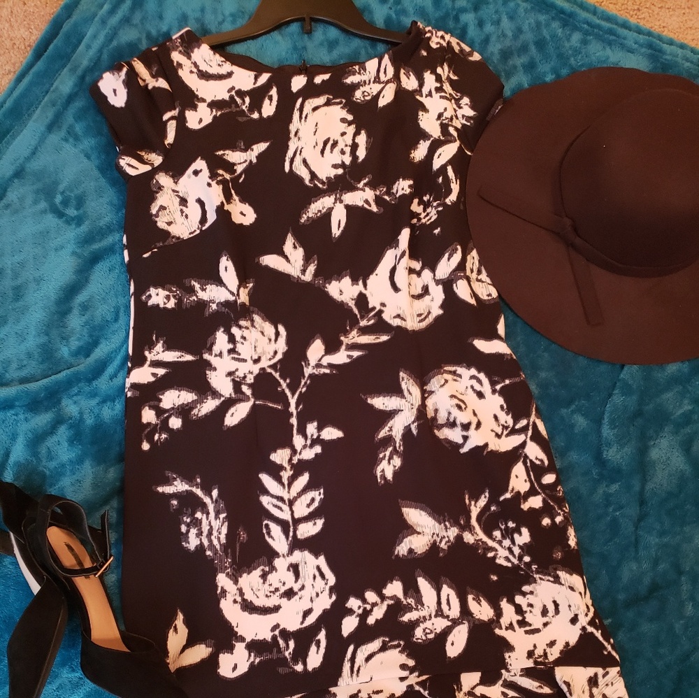 Phase 7 Seven Black and White Floral Career Dress With Bottom Ruffle Sz 10